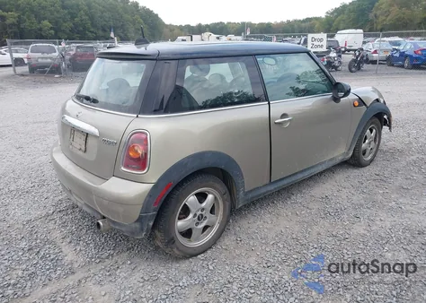 2009 Mini Cooper z USA, uszkodzony, nr VIN WMWMF33519TU75139